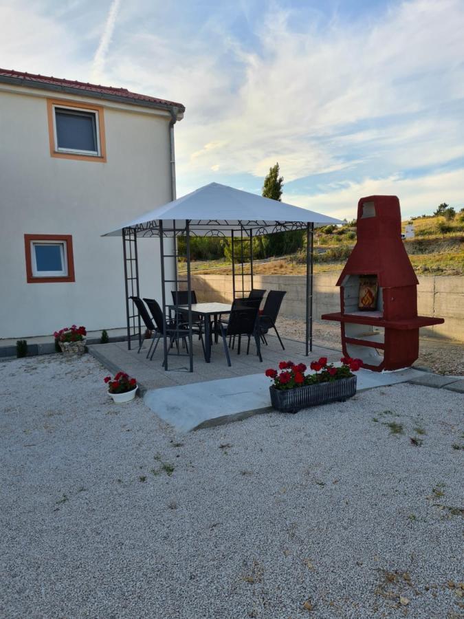 Apartmani Ivan Rtina Bagian luar foto
